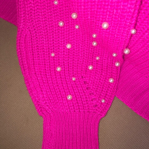 Women's Pearl Embellished Balloon Sleeve Sweater - Picture 4 of 6